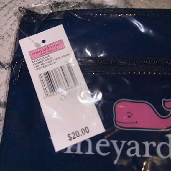 Vineyard Vines Navy Pouch with Pink Whale Logo, NWT - Picture 2 of 4